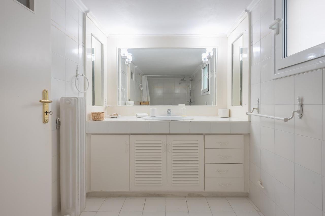Lovely & Spacious 2-Bedroom Rental Unit In Glifada Athene Buitenkant foto